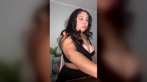 Cami Skaii online show from December 18, 4:45 pm