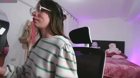Snapshot of camill_belrose chatting on October 16, 9:50 pm Camill Belrose online show from October 16, 9:50 pm