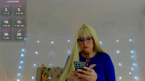 Snapshot of candiegilson__ chatting on March 12, 11:20 am Candie  online show from March 12, 11:20 am