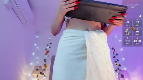 Snapshot of candiegilson__ chatting on September 21, 6:17 pm Candie  online show from September 21, 6:17 pm