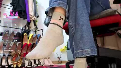 Candy FOLLOW ME online show from January 11, 11:37 am