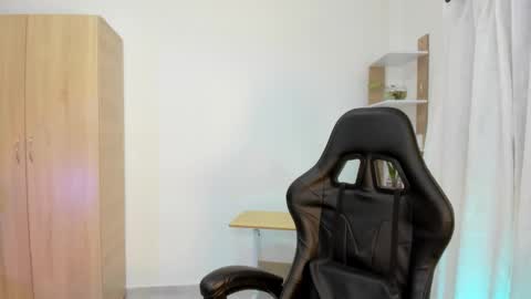 Nickol online show from November 3, 7:18 pm