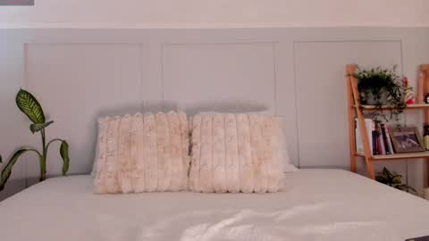 Naty online show from September 12, 6:04 pm