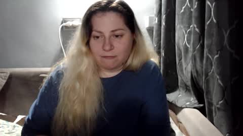 Laura online show from February 9, 9:28 pm