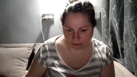 Laura online show from April 1, 6:38 pm