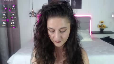 candydiamond_ online show from March 6, 7:54 pm