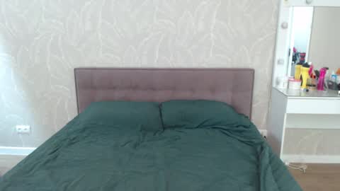 candymini online show from December 11, 3:26 pm