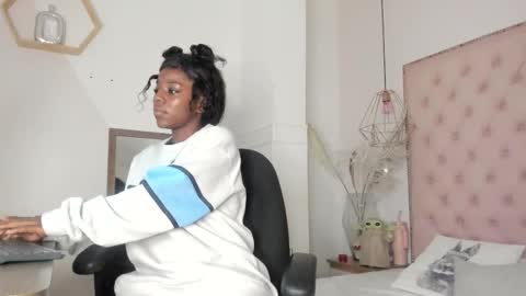 caramel_hellen online show from December 1, 11:14 am