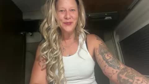 carebear5719 online show from April 19, 2:55 am