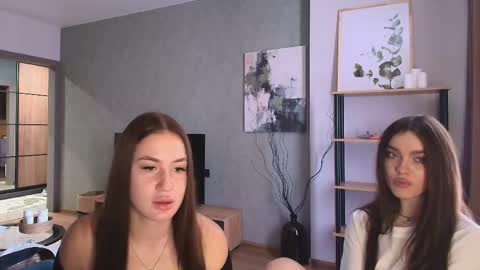 caressyourself online show from November 21, 7:54 am