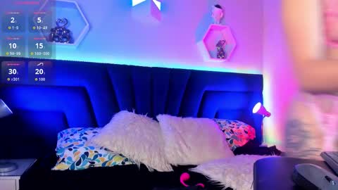 Snapshot of carla_rosee chatting on October 2, 5:01 am carla online show from October 2, 5:01 am