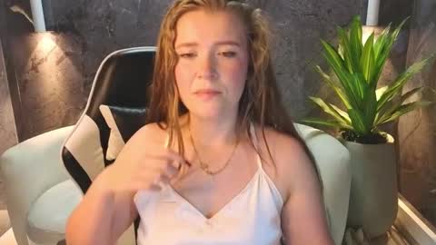 Snapshot of carla_tp chatting on October 4, 3:27 pm Carla  online show from October 4, 3:27 pm