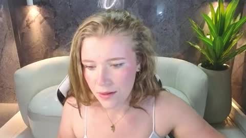 Snapshot of carla_tp chatting on October 15, 2:47 am Carla  online show from October 15, 2:47 am