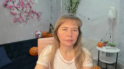 Carla Vogue online show from November 1, 3:32 am