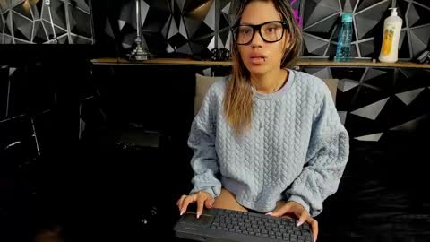 Snapshot of carlamarrinson chatting on February 9, 10:09 am carlamarrinson online show from February 9, 10:09 am