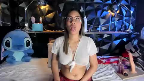 Snapshot of carlamarrinson chatting on October 3, 10:37 pm carlamarrinson online show from October 3, 10:37 pm