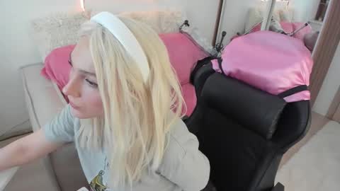 carol_may_ online show from February 11, 9:44 am