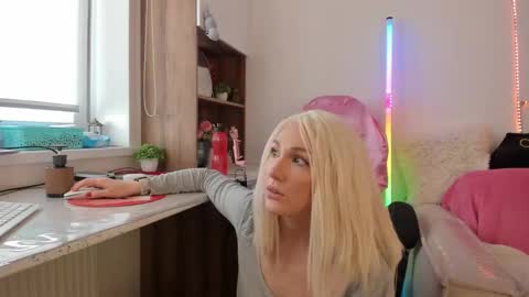 carol_may_ online show from February 27, 8:58 am