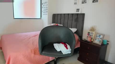 carolina_zaens online show from November 20, 1:23 pm