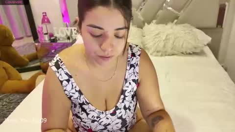 caroline online show from April 6, 2:22 am