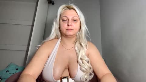 carolinasmith_xx online show from December 2, 9:11 am