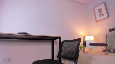  Caroline  online show from April 14, 11:43 am