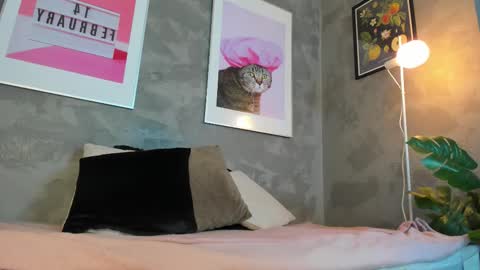  Caroline  online show from October 26, 1:17 pm