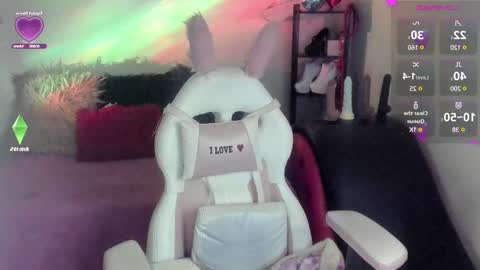 Caroline Lenox online show from February 24, 5:09 am