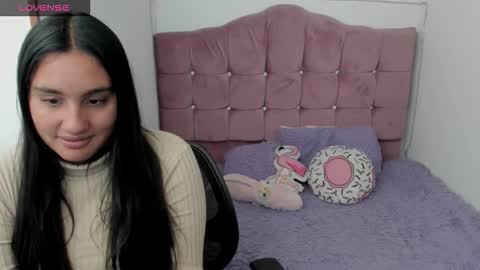 caroline_rodriguez_9 online show from November 3, 7:18 pm