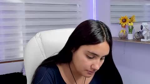 caroline_rodriguez_9 online show from April 2, 7:11 pm