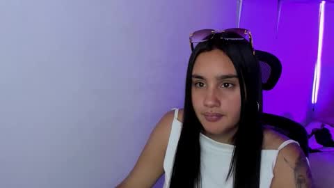 caroline_rodriguez_9 online show from January 13, 6:56 pm