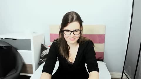 CarolineAmore online show from February 15, 4:45 pm