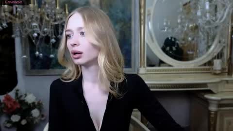 Caroline online show from November 21, 10:50 am