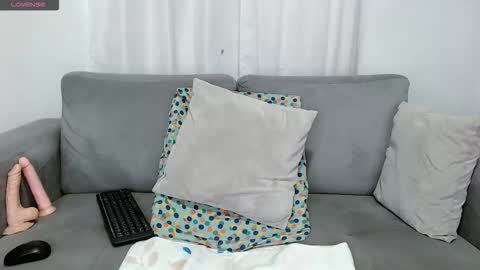 Snapshot of carolinefantasy_ chatting on October 7, 6:56 pm Caroline  online show from October 7, 6:56 pm
