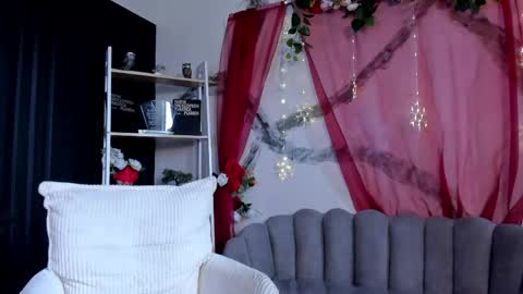 Caroline online show from May 31, 6:09 pm