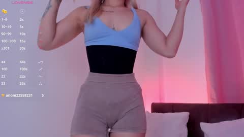 carolinna_ online show from January 9, 3:23 pm