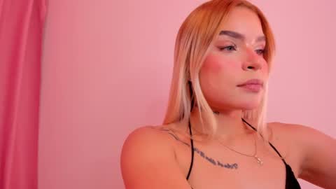 carolinna_ online show from December 8, 2:07 am