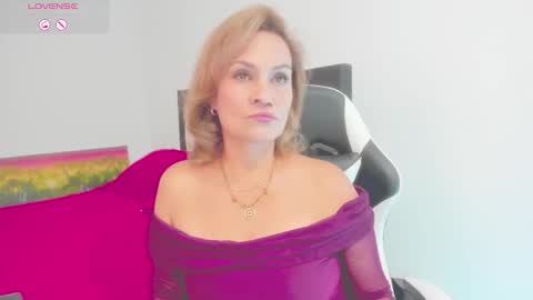 CarolinneFiotti online show from February 10, 2:42 pm