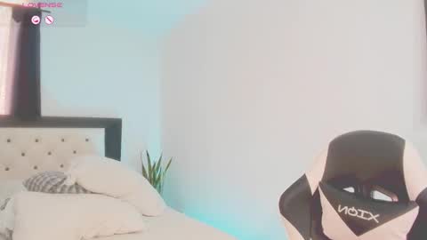 CarolinneFiotti online show from February 14, 6:10 pm