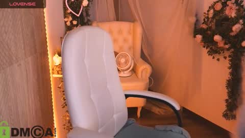 caroll_li online show from September 13, 4:59 pm