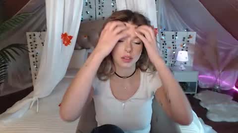 Snapshot of carriebecker chatting on October 19, 5:15 pm carriebecker online show from October 19, 5:15 pm