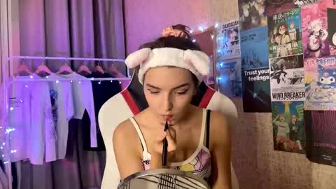 Snapshot of caseydoesntknow chatting on October 17, 10:35 pm caseydoesntknow online show from October 17, 10:35 pm