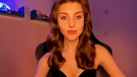 Snapshot of cassiablade1 chatting on February 17, 7:23 pm Seductress Cassia FINDOM AND SADISM NO NUDE online show from February 17, 7:23 pm