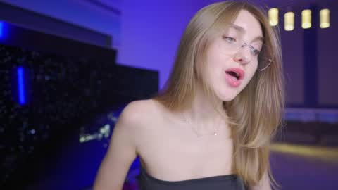 Seductress Cassia  FINDOM AND SADISM  NO NUDE online show from April 16, 8:08 pm