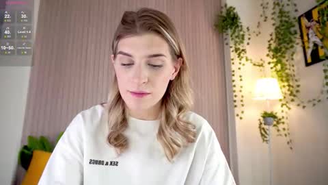 Im Cassie3 online show from March 5, 8:43 am