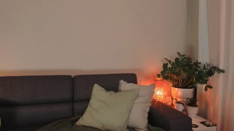 Snapshot of cassisland chatting on September 15, 4:47 pm  cassandra  online show from September 15, 4:47 pm