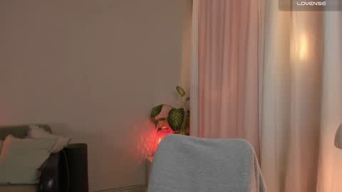 Snapshot of cassisland chatting on December 16, 1:22 pm  cassandra  online show from December 16, 1:22 pm