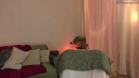 Snapshot of cassisland chatting on January 28, 10:56 pm  cassandra  online show from January 28, 10:56 pm