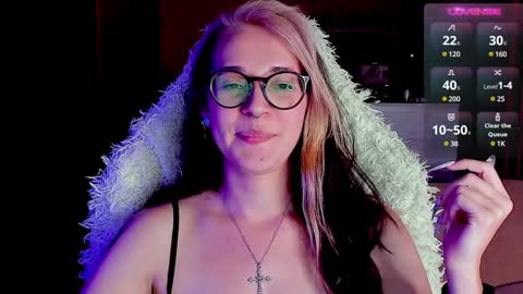 Snapshot of cassy_moore chatting on January 11, 9:46 pm Ellie online show from January 11, 9:46 pm