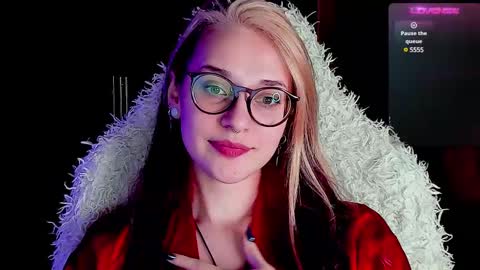 Snapshot of cassy_moore chatting on February 25, 7:06 pm Ellie online show from February 25, 7:06 pm